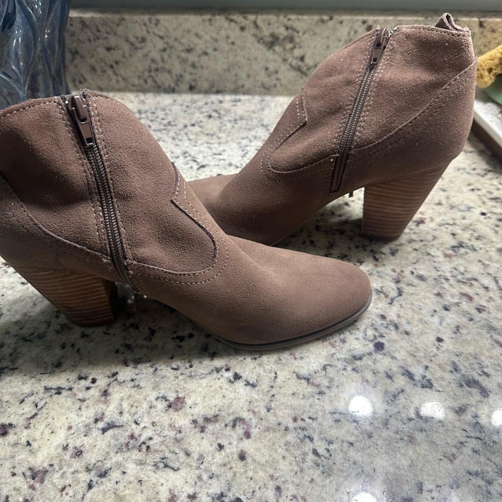 Steve Madden tassel suede taupe ish booties fringe size 10 - Picture 6 of 7